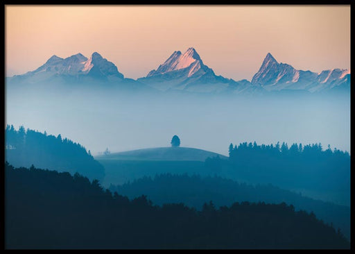 Linde vor dem Schreckhorn Poster