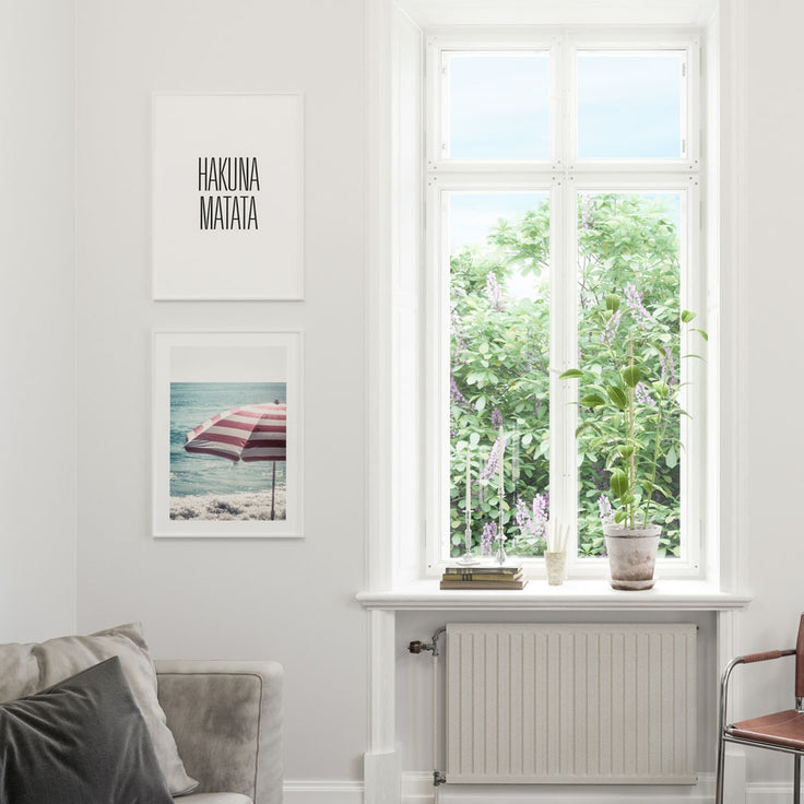 Bilderwand neben Fenster entlang der Natur