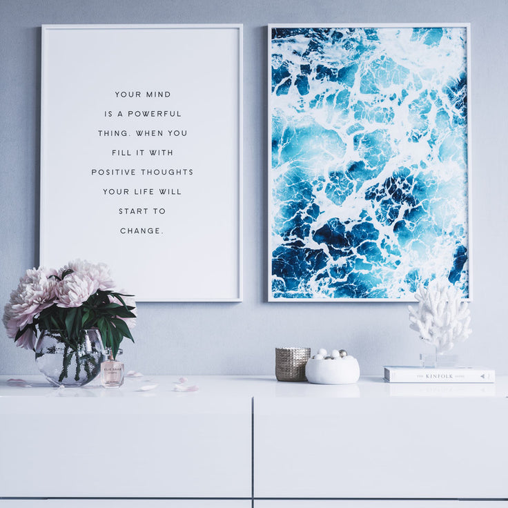 Bilderwand über stilvollem Sideboard