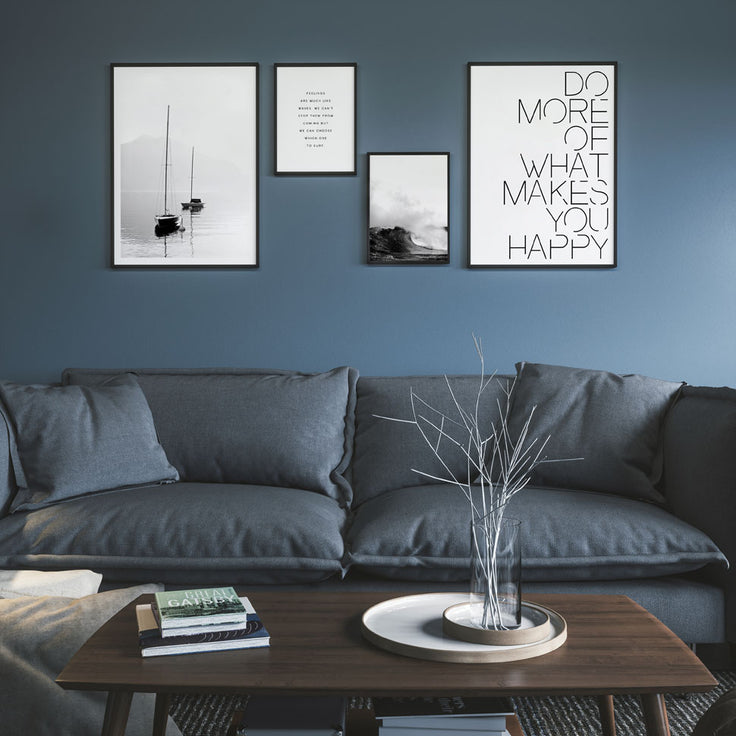 Schwarz-Weiß Natur und Typografie Bilderwand in einem Wohnzimmer