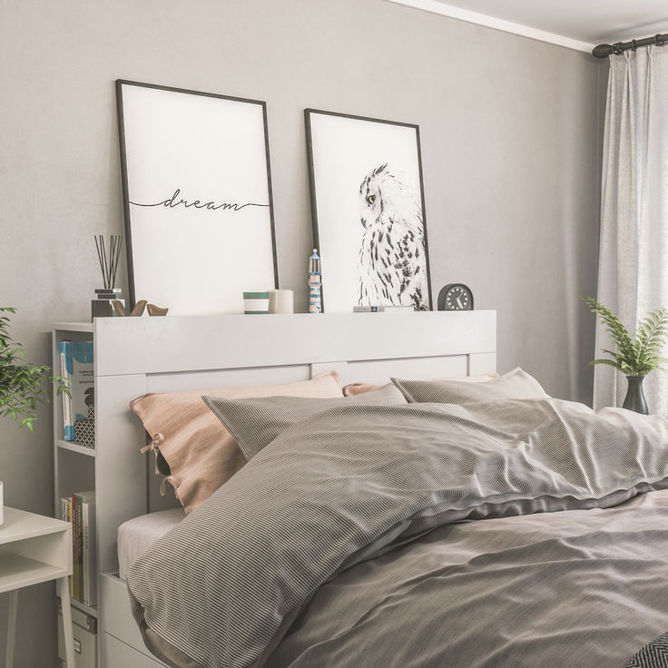 Traum- und Eulenposters auf Kopfteil